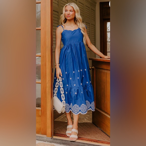 entro Dresses & Skirts - Entro Blue Embroidered Midi Dress
